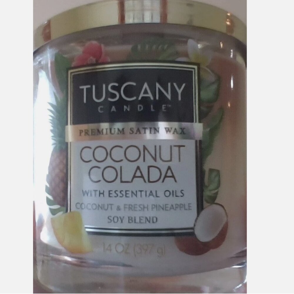 Tuscany Candle Coconut Colada w/ essential oils 14 oz Soy Blend satin wax 3 wick
